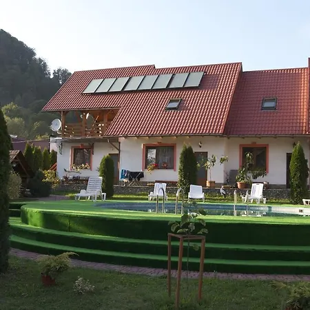 Zatyshok Hotel *