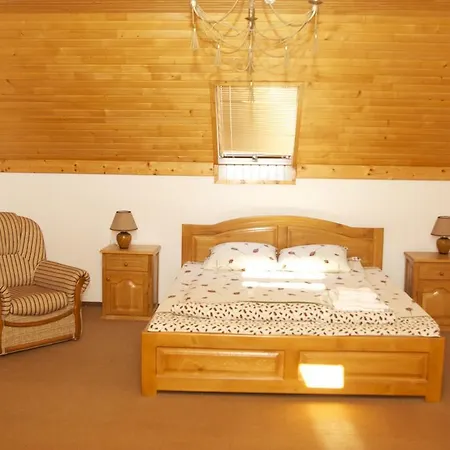 Zatyshok Hotel *