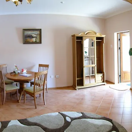 Zatyshok Hotel *